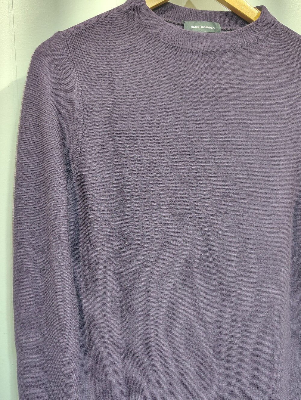 Club Monaco 100% Wool Eggplant Purple Fine Knit Crew Neck Sweater M - Picture 2 of 7